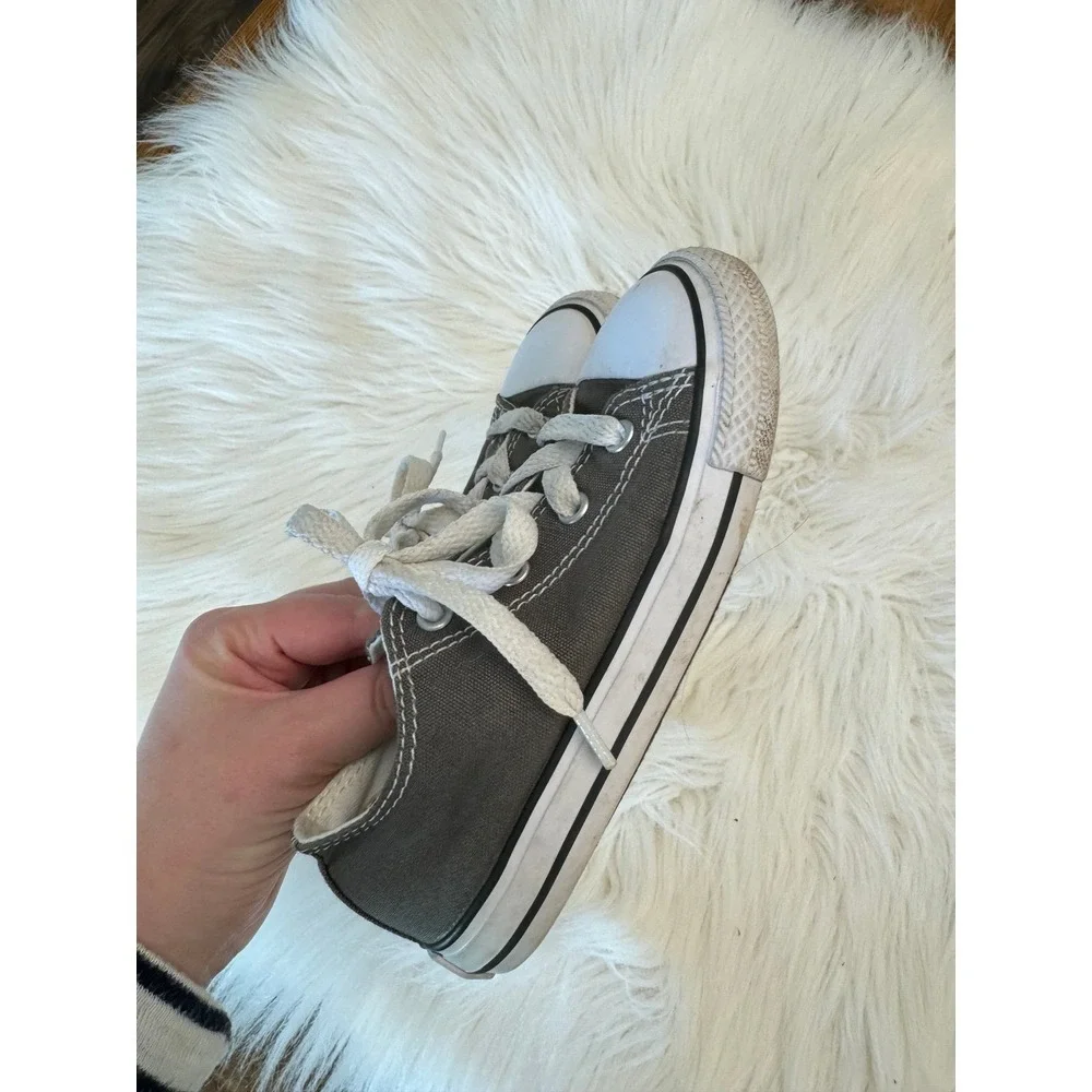 Gray converse size 10 GUC‎